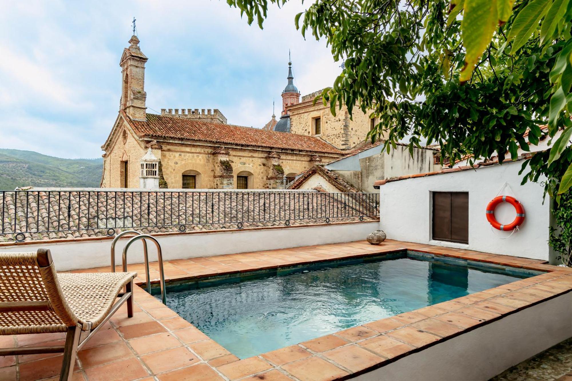 Apartamentos Turisticos El Patio Del Nogal Guadalupe  Exteriér fotografie