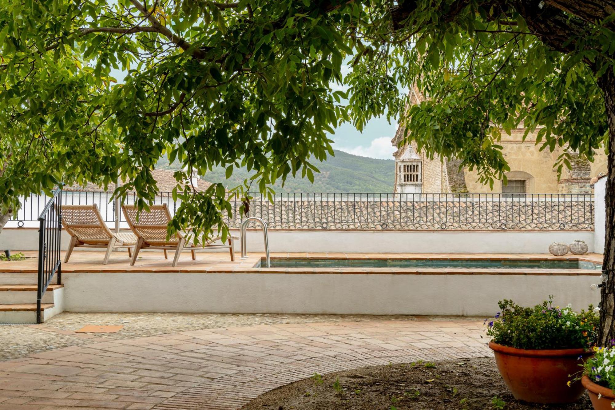 Apartamentos Turisticos El Patio Del Nogal Guadalupe  Exteriér fotografie
