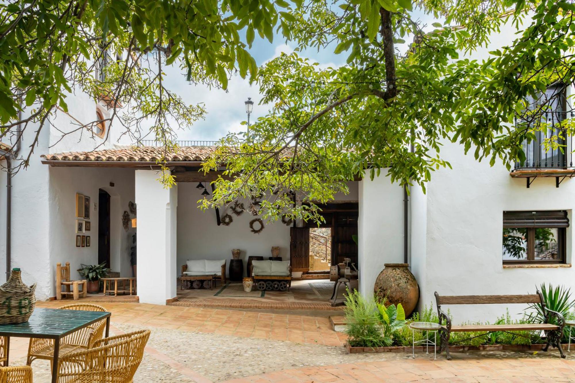 Apartamentos Turisticos El Patio Del Nogal Guadalupe  Exteriér fotografie
